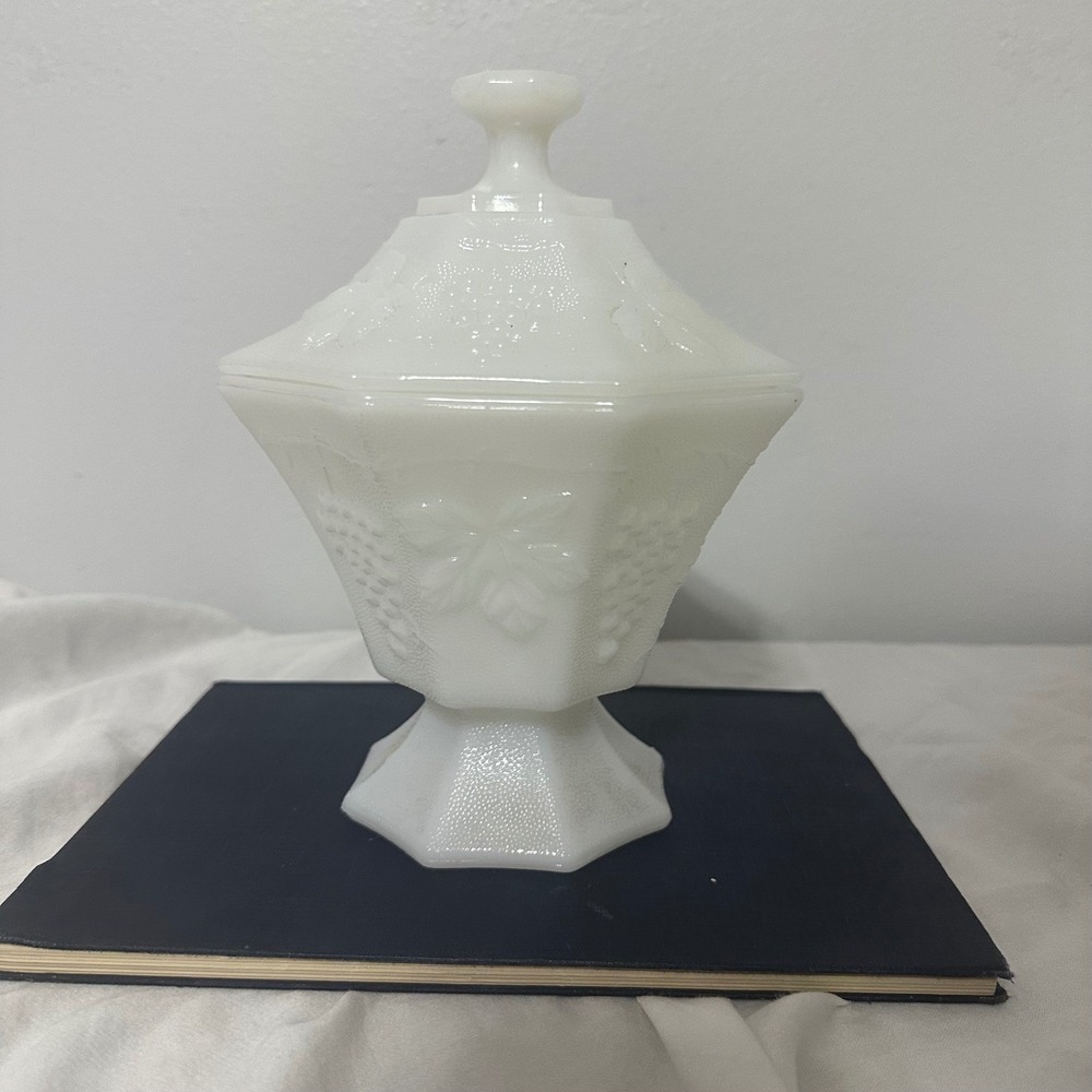 Vintage Milk Glass Candy Dish White Excellent Harvest Grape Hexagonal Lid